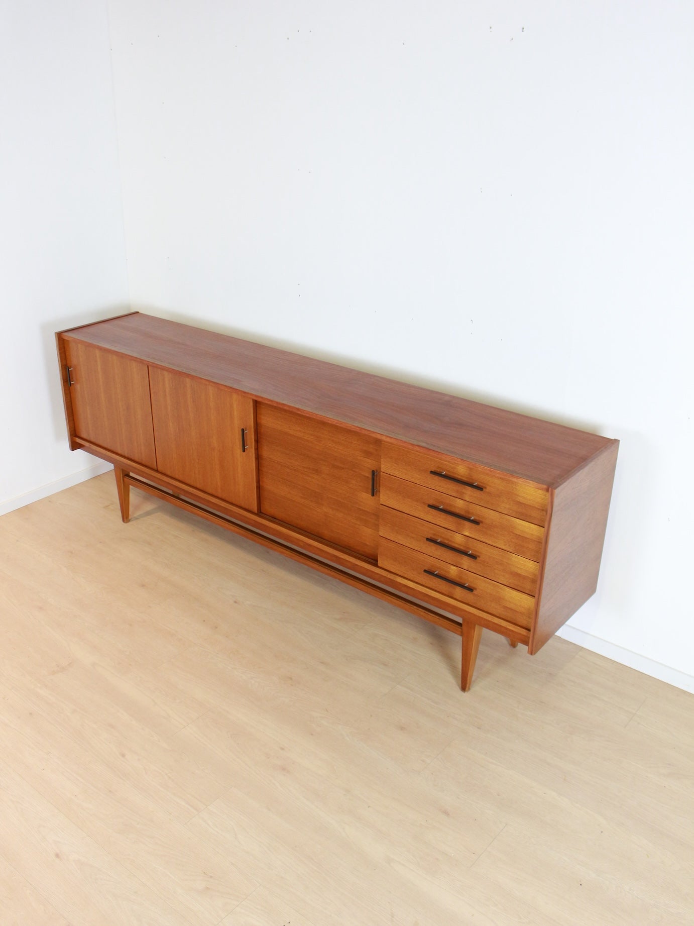 vintage teak dressoir