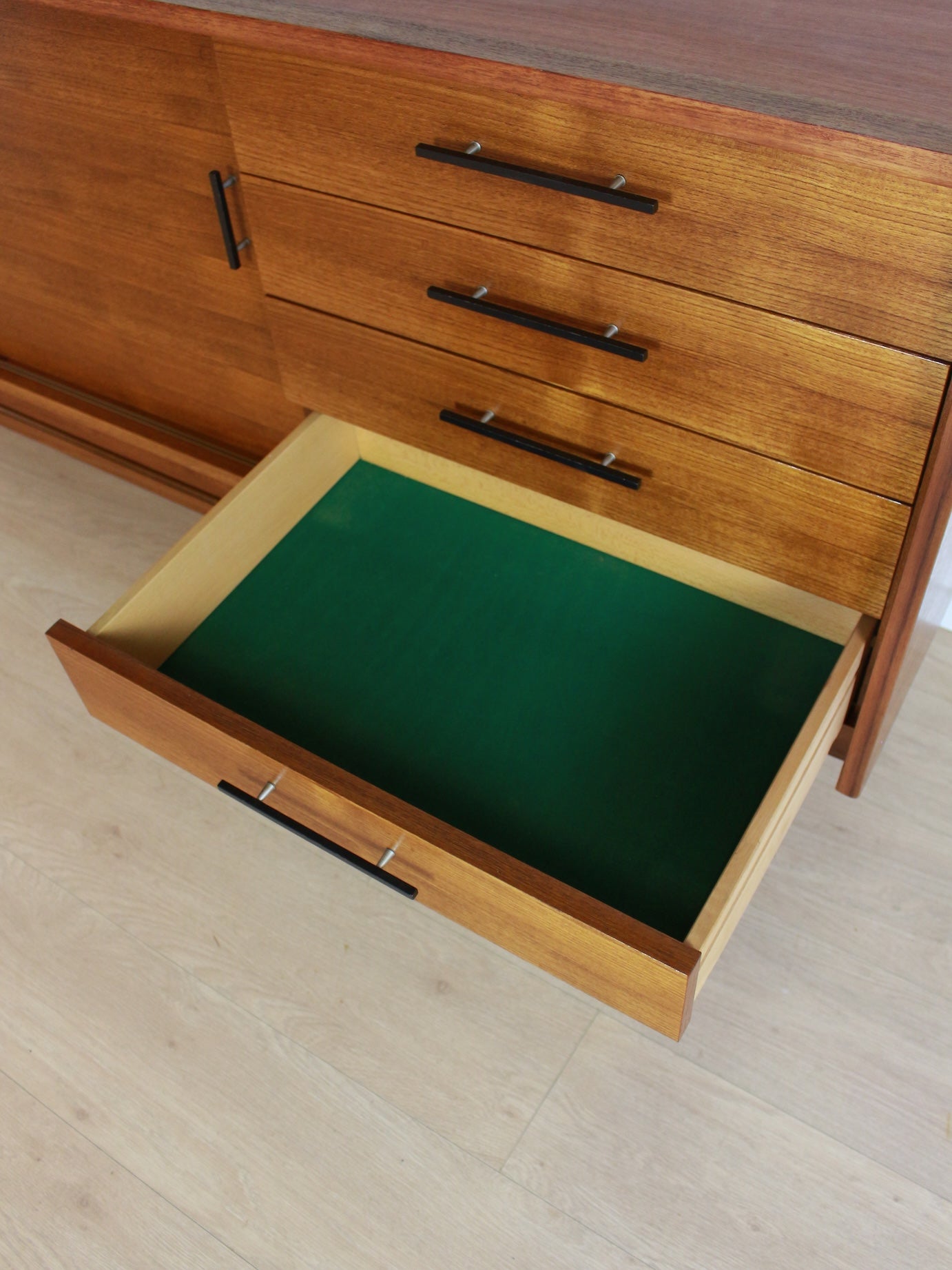 vintage teak dressoir