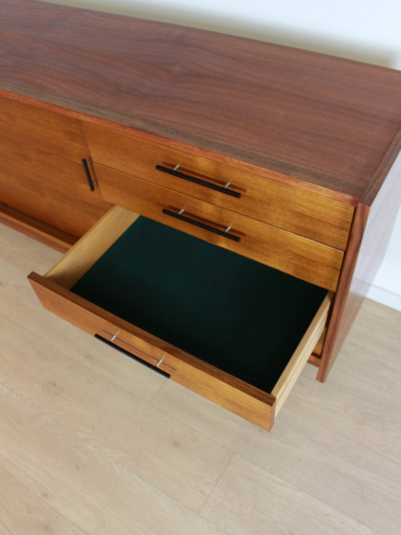 vintage teak dressoir