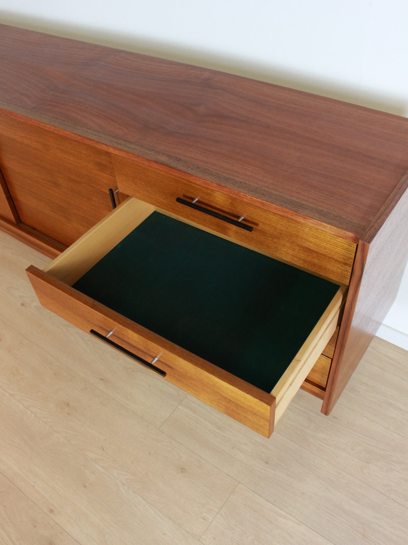 vintage teak dressoir