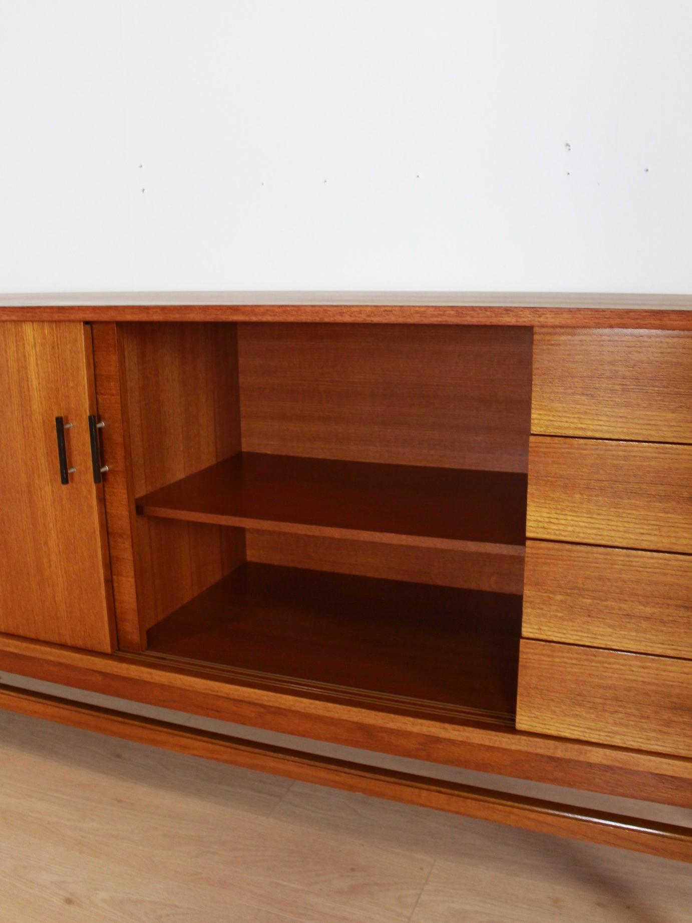 vintage teak dressoir