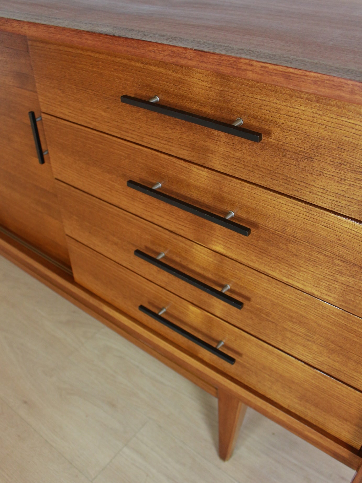 vintage teak dressoir