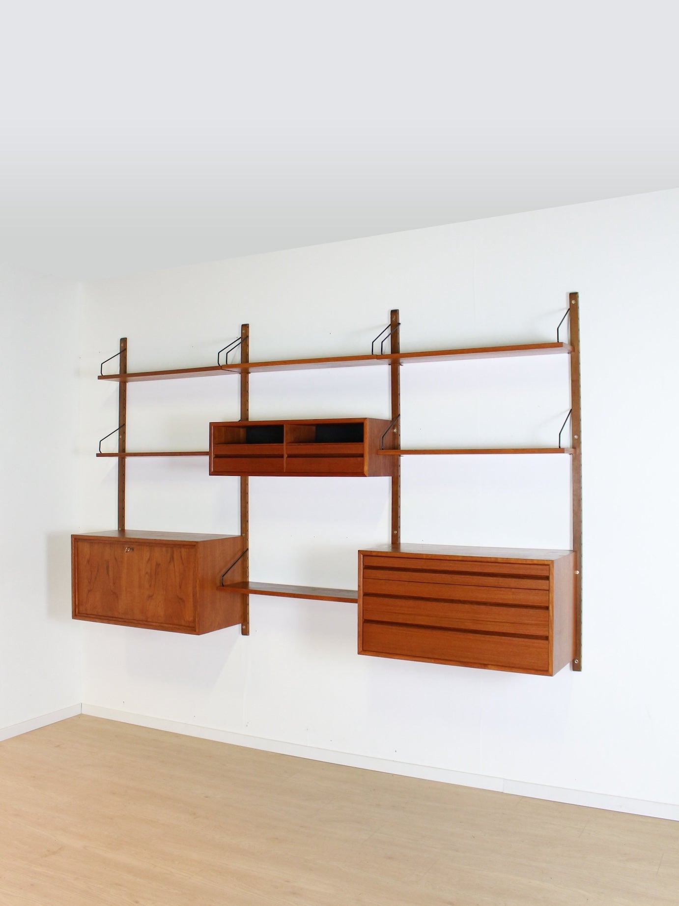 Poul Cadovius wandmeubel