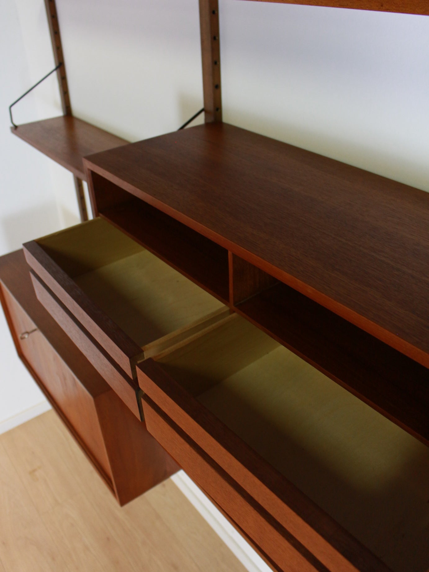 Poul Cadovius wandmeubel