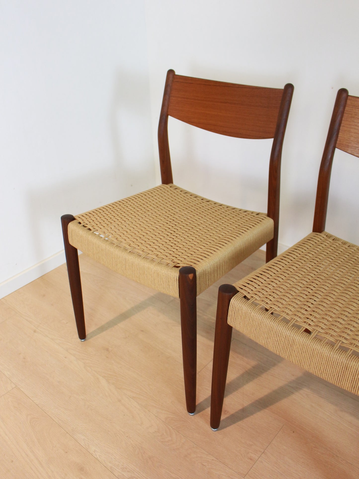 set 4 Fristho papercord eetkamerstoelen