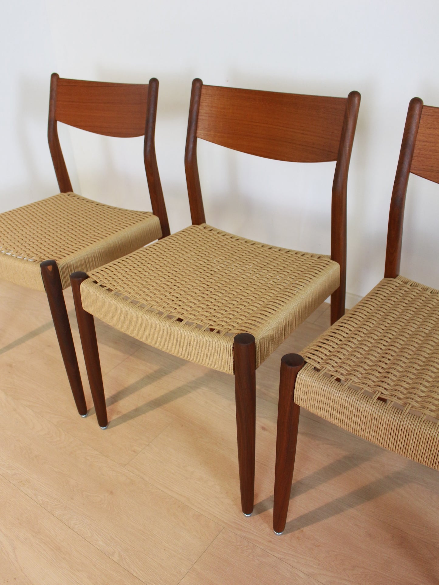 set 4 Fristho papercord eetkamerstoelen