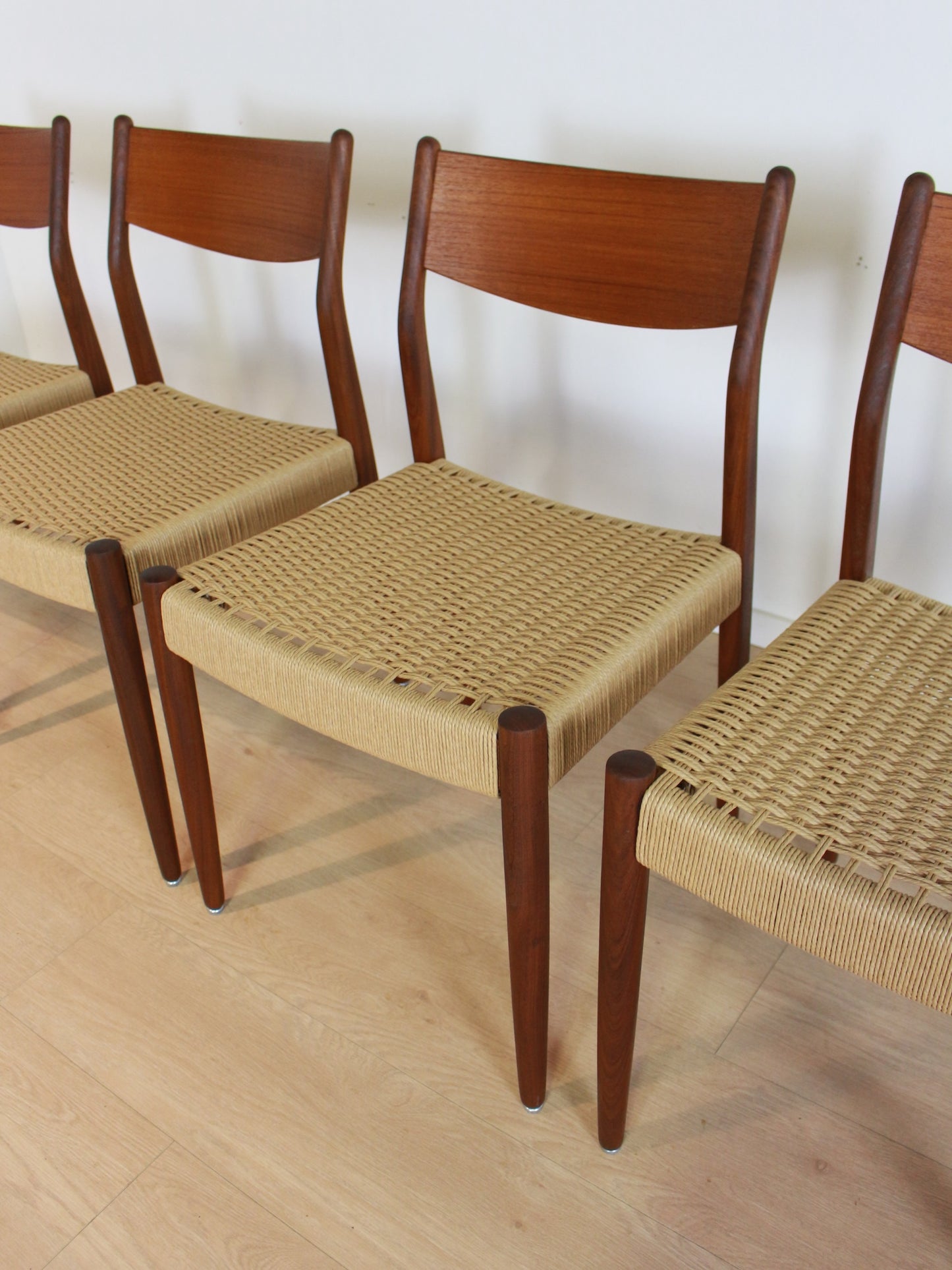 set 4 Fristho papercord eetkamerstoelen