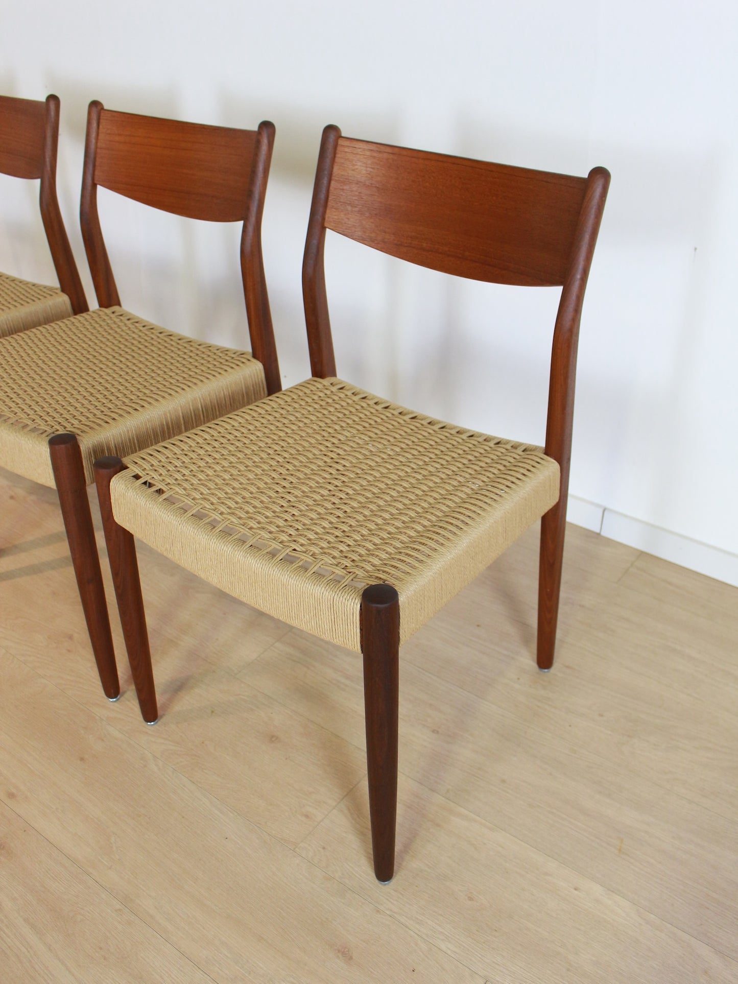 set 4 Fristho papercord eetkamerstoelen