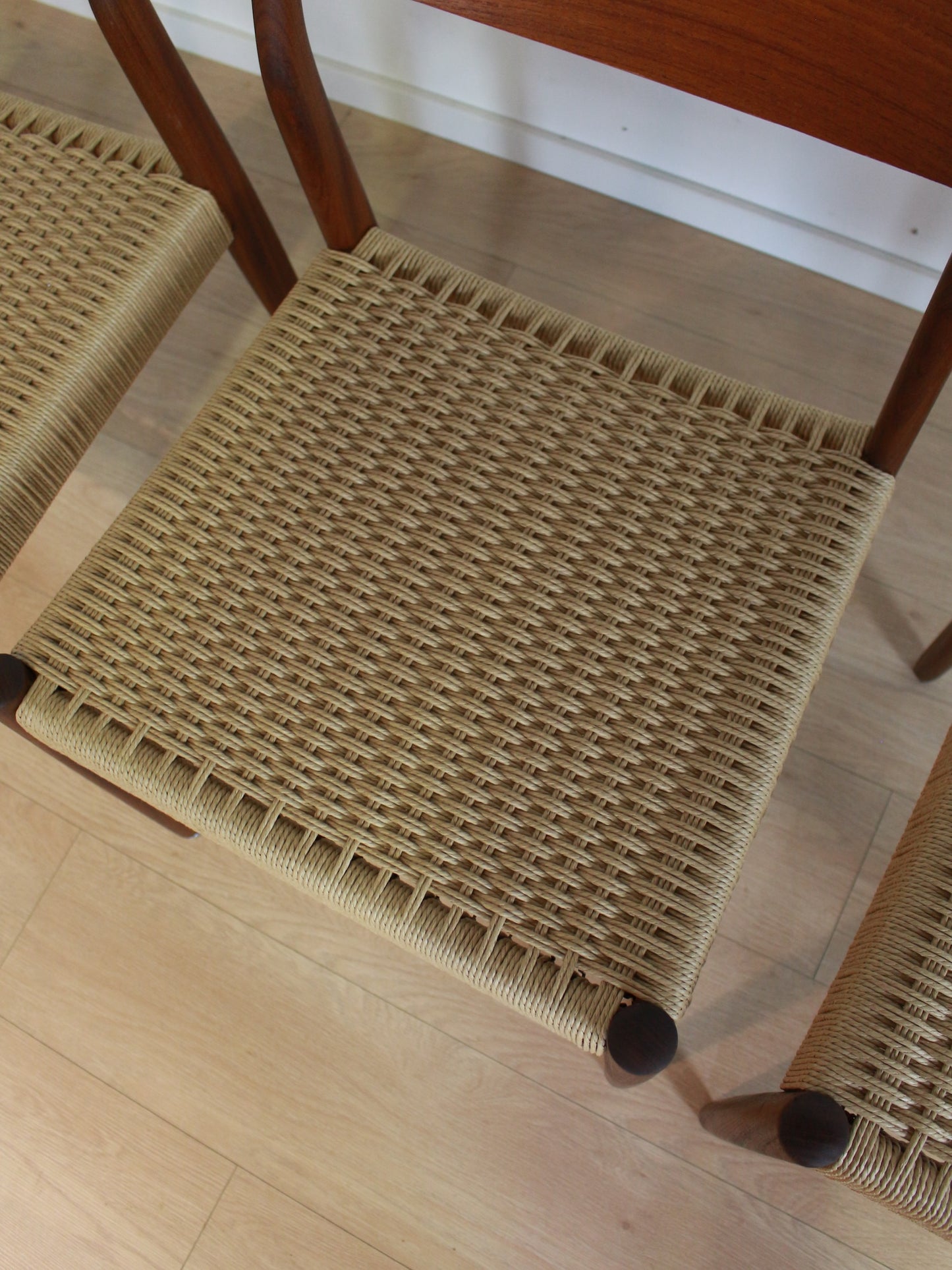 set 4 Fristho papercord eetkamerstoelen