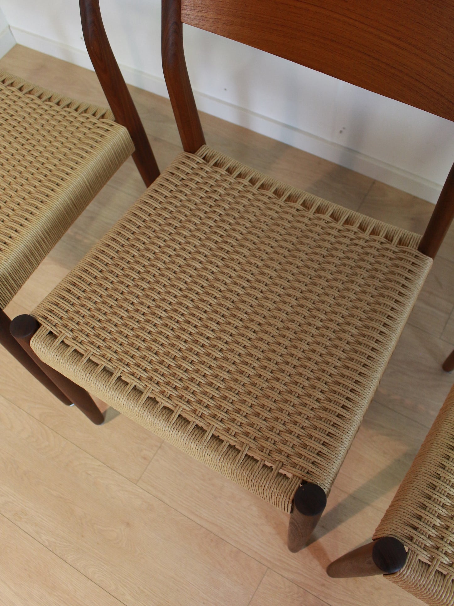 set 4 Fristho papercord eetkamerstoelen