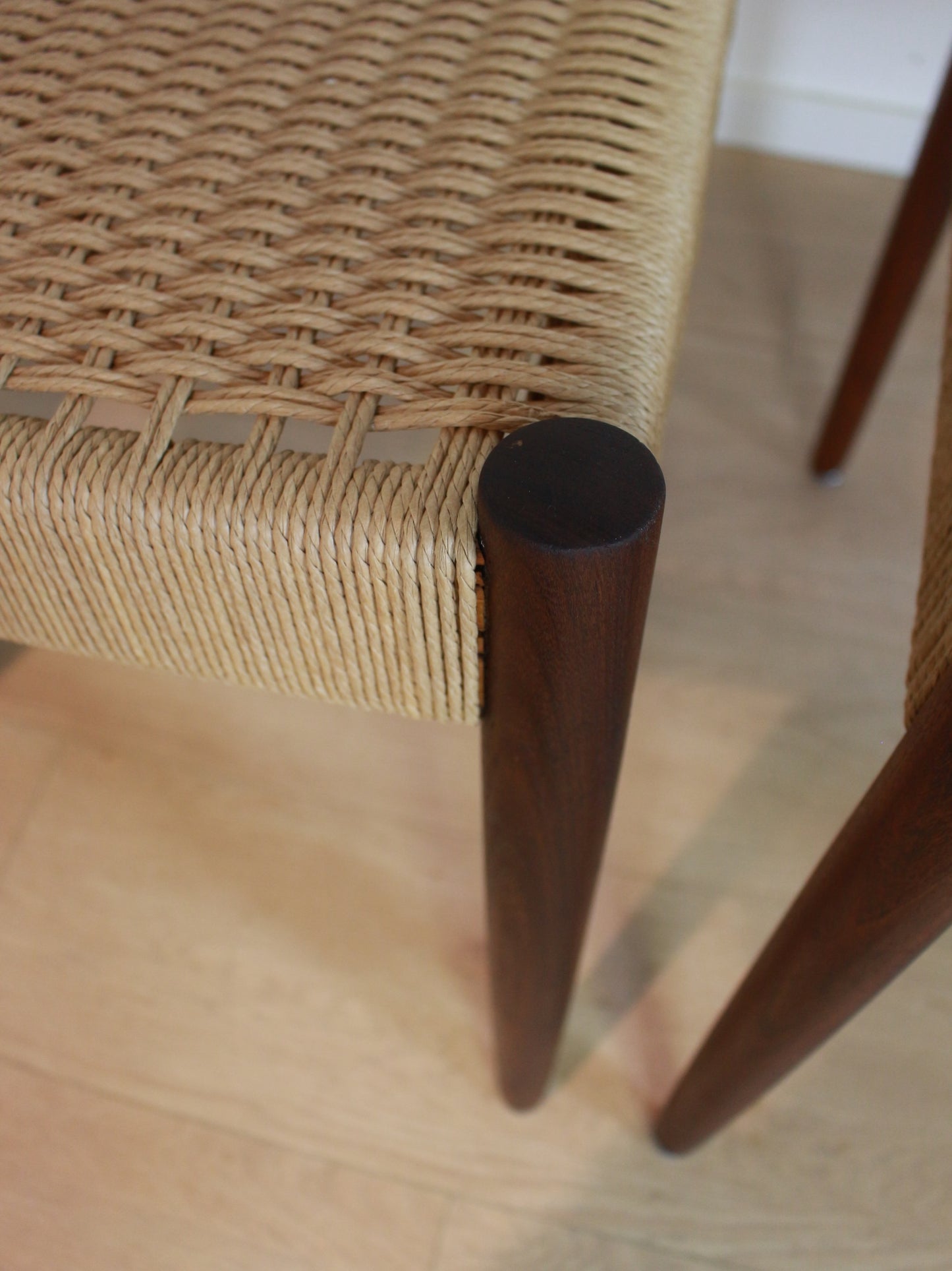 set 4 Fristho papercord eetkamerstoelen