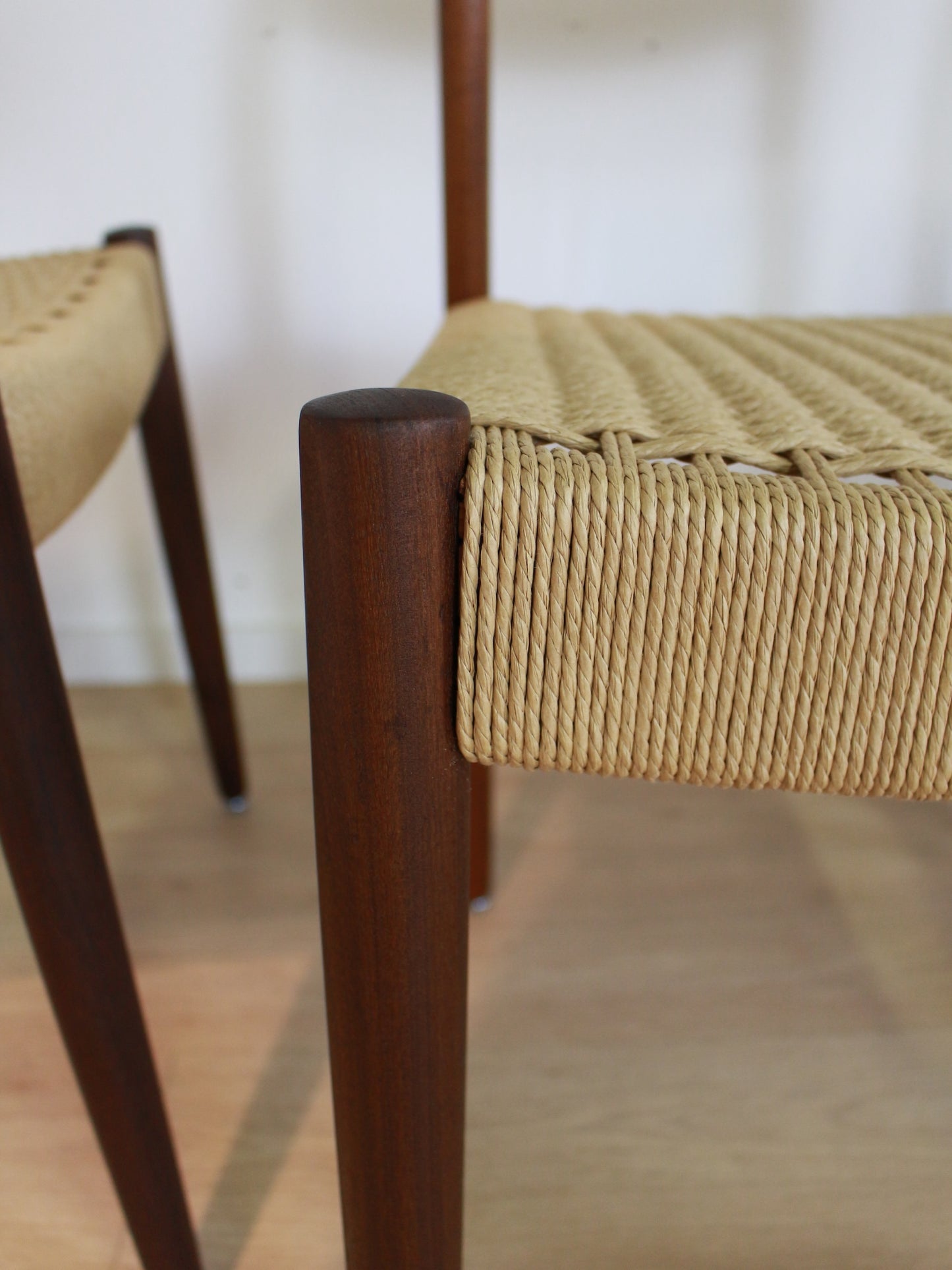 set 4 Fristho papercord eetkamerstoelen