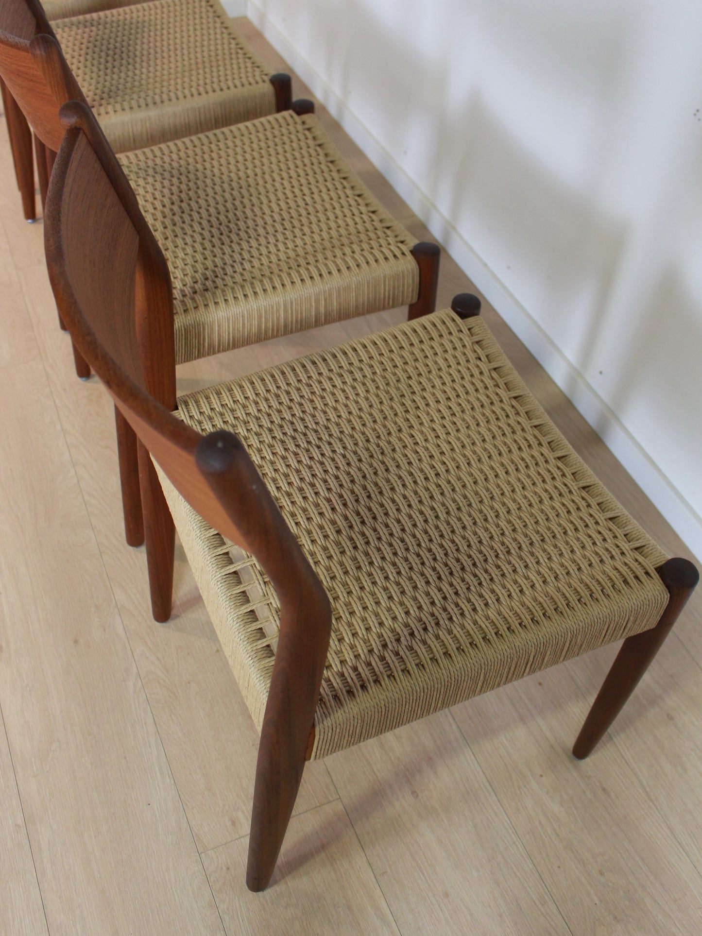 set 4 Fristho papercord eetkamerstoelen