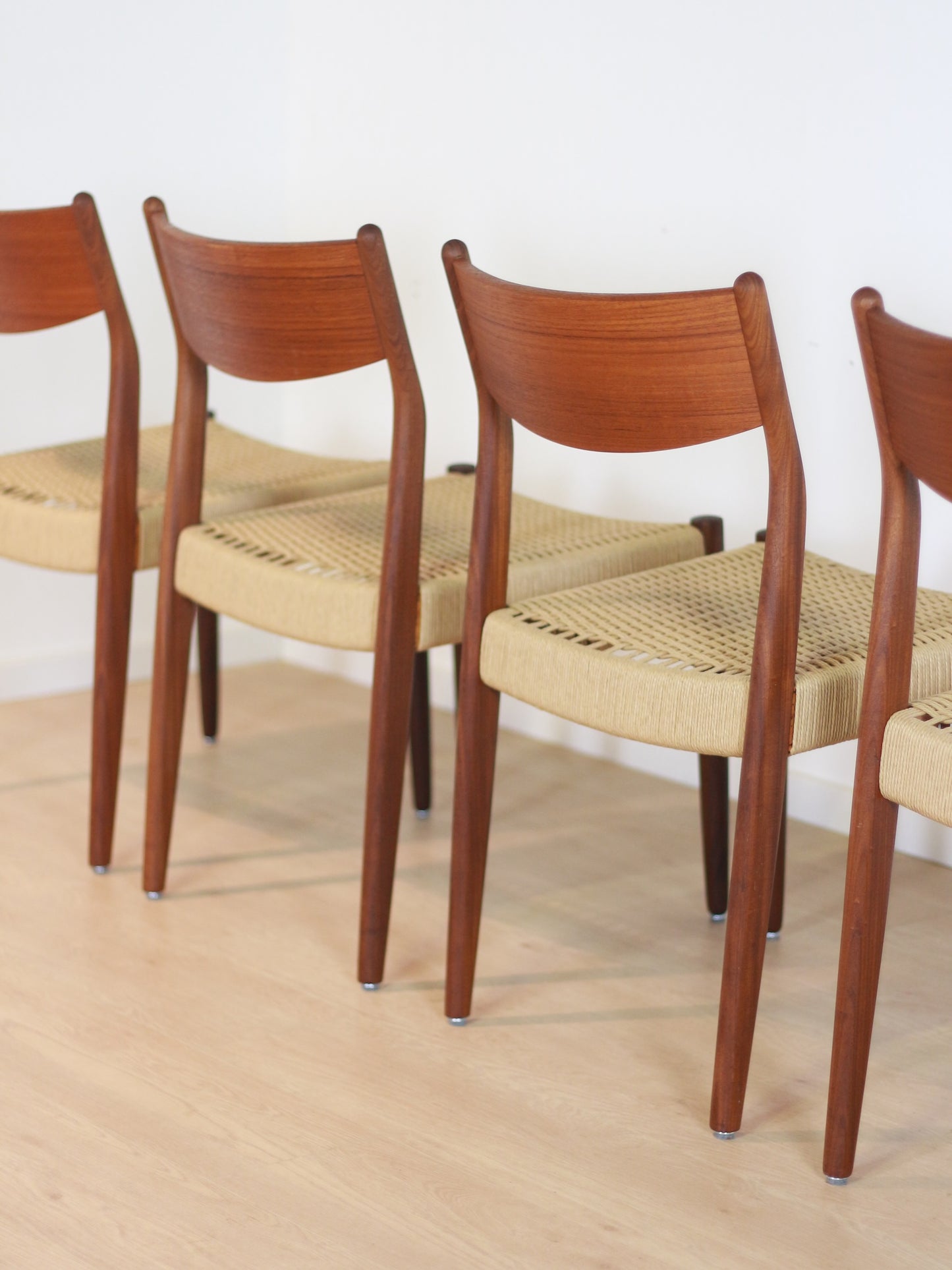 set 4 Fristho papercord eetkamerstoelen