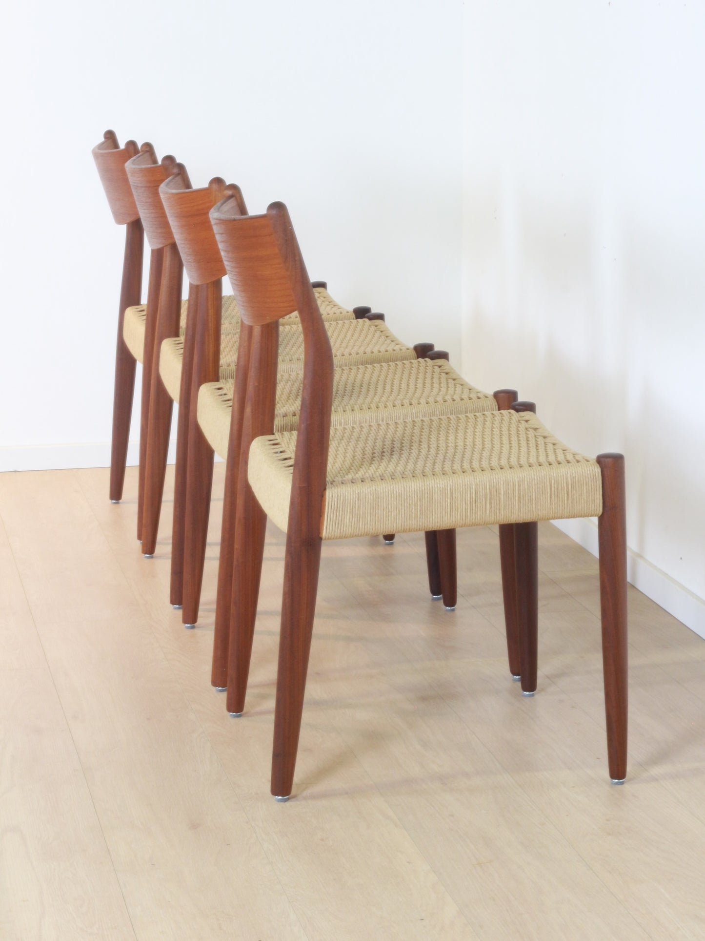 set 4 Fristho papercord eetkamerstoelen