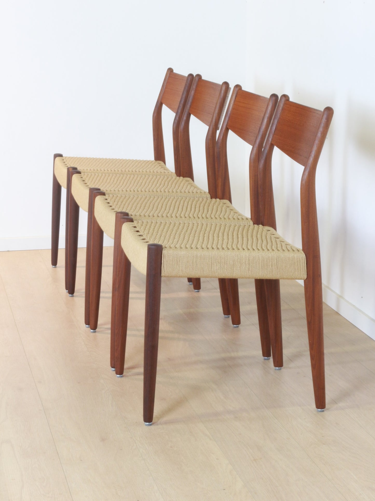 set 4 Fristho papercord eetkamerstoelen