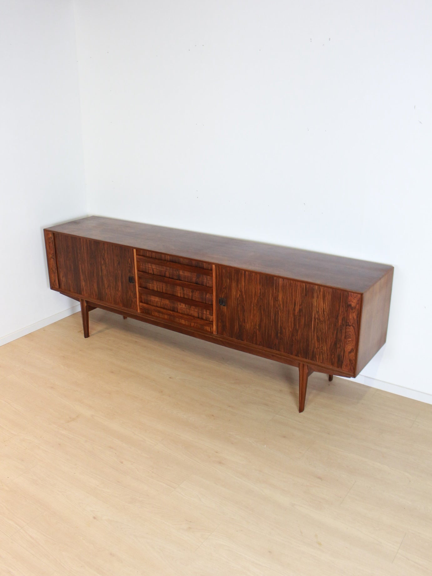 Dressoir Oswald Vermaercke V-Form Palissander