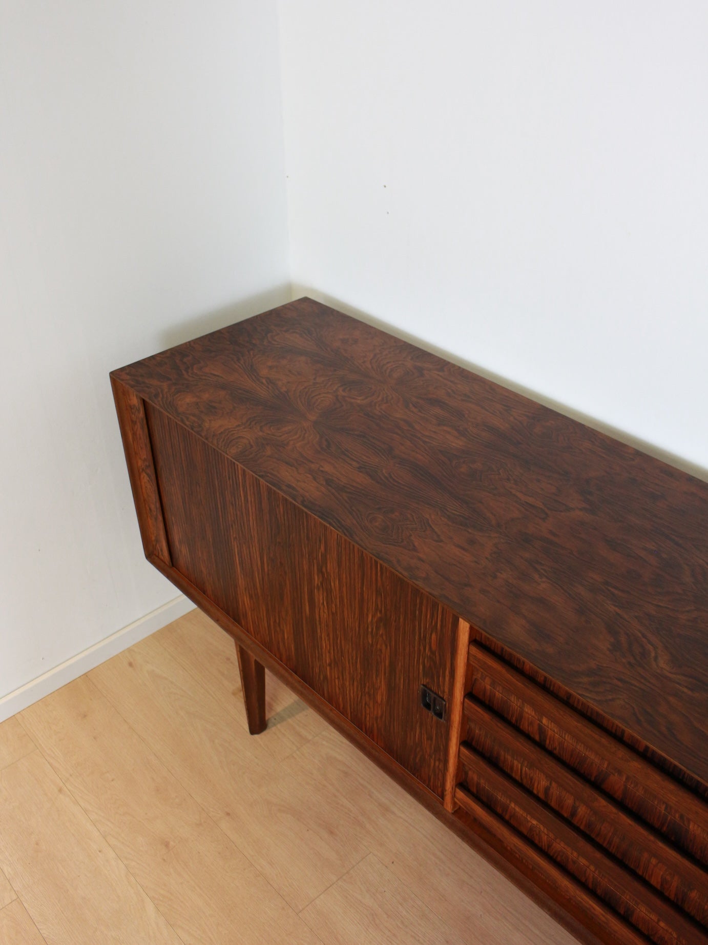Dressoir Oswald Vermaercke V-Form Palissander