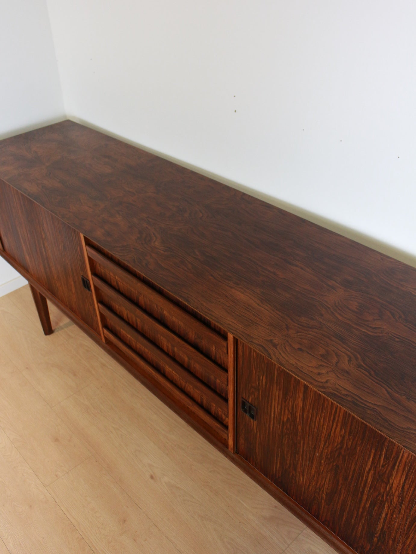 Dressoir Oswald Vermaercke V-Form Palissander