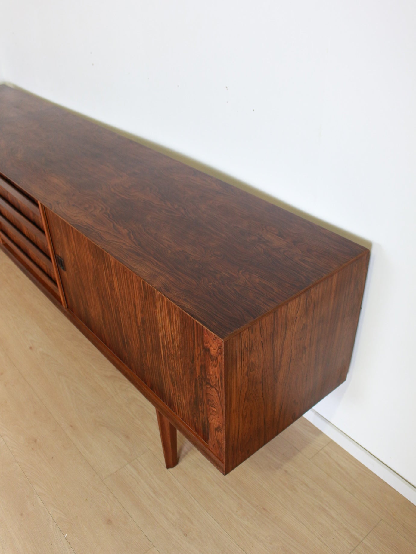 Dressoir Oswald Vermaercke V-Form Palissander