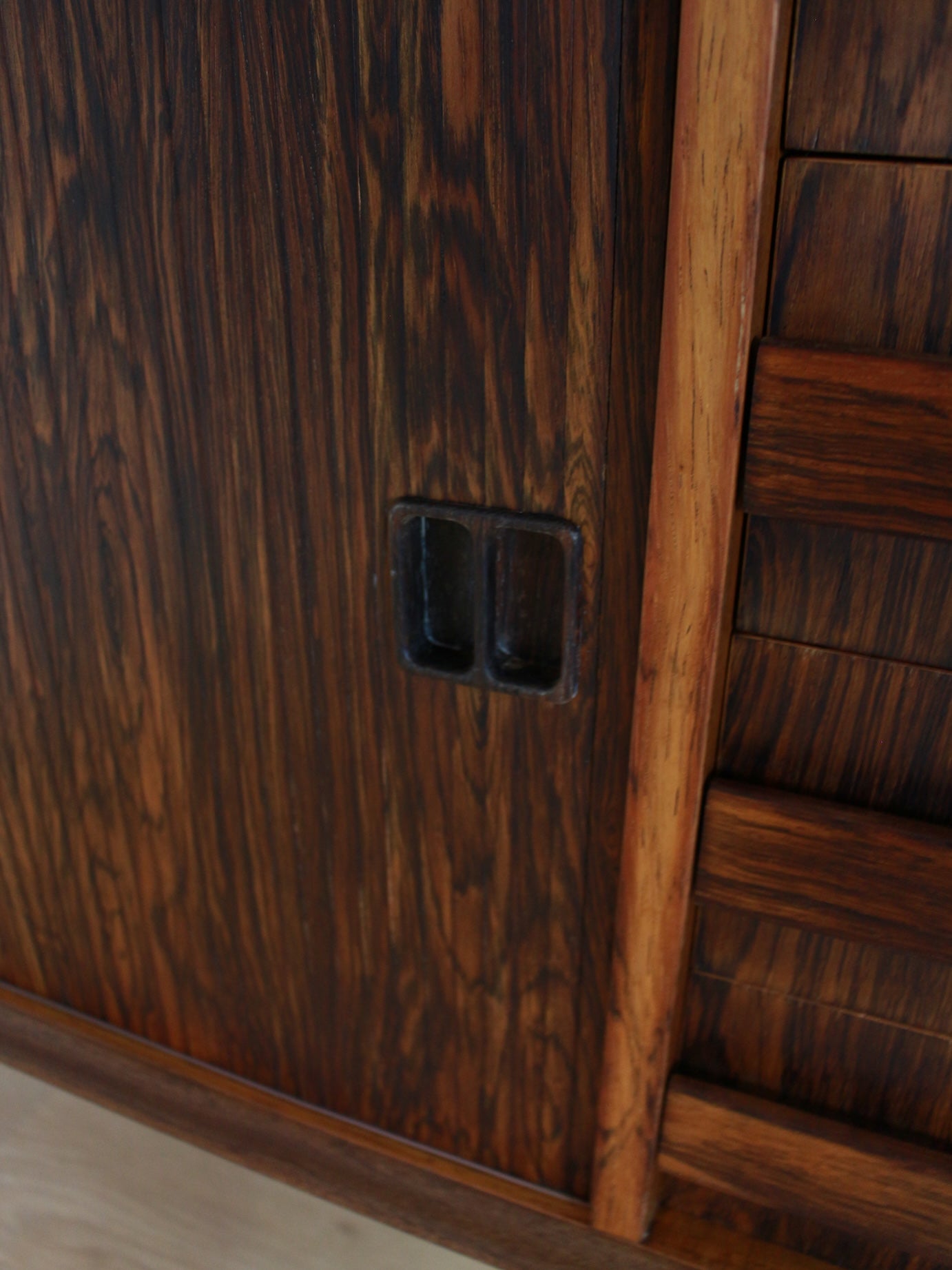 Dressoir Oswald Vermaercke V-Form Palissander