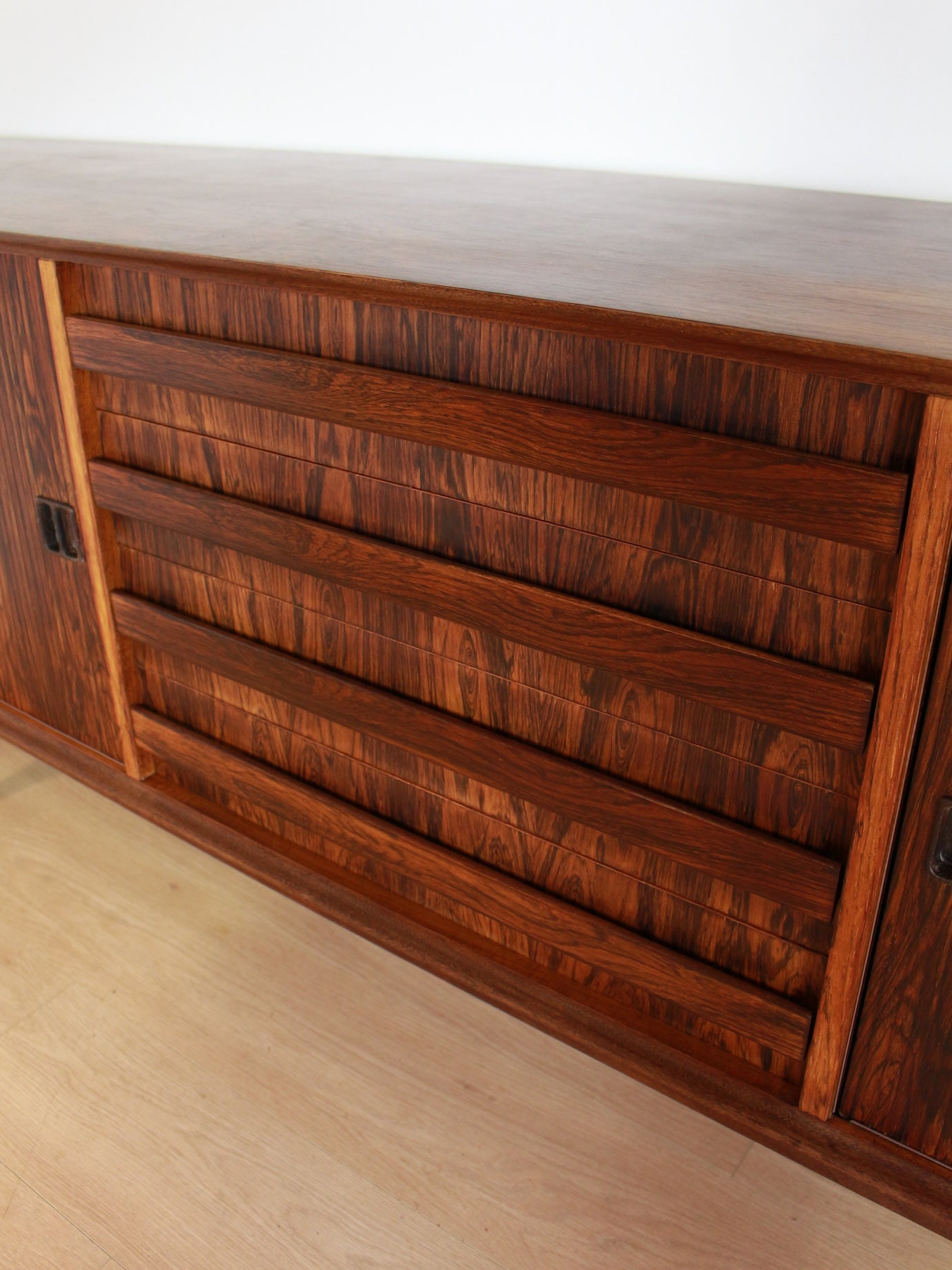 Dressoir Oswald Vermaercke V-Form Palissander