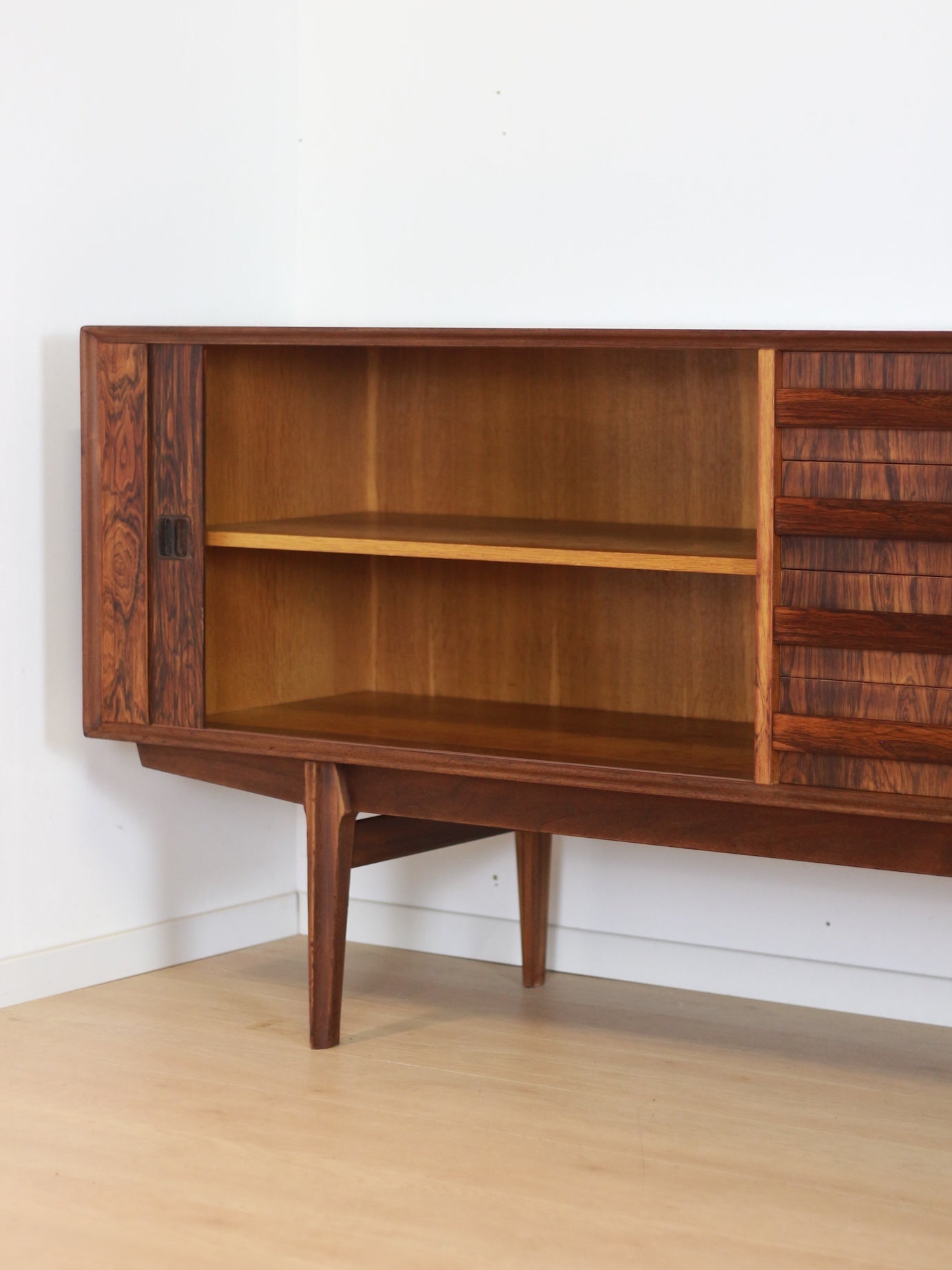 Dressoir Oswald Vermaercke V-Form Palissander